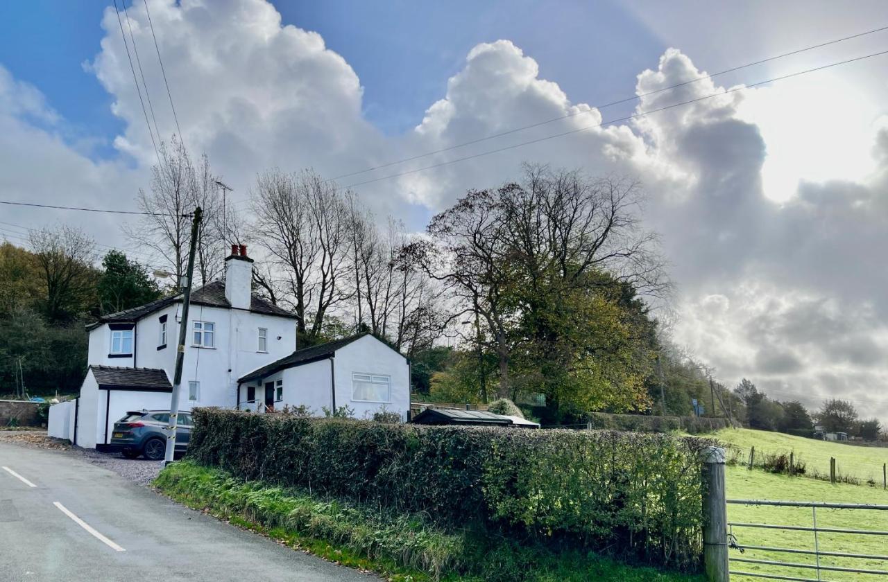 Tollgate House - Luxury Cozy Cottage - Huge Hot Tub - Alton Towers Чедл Экстерьер фото