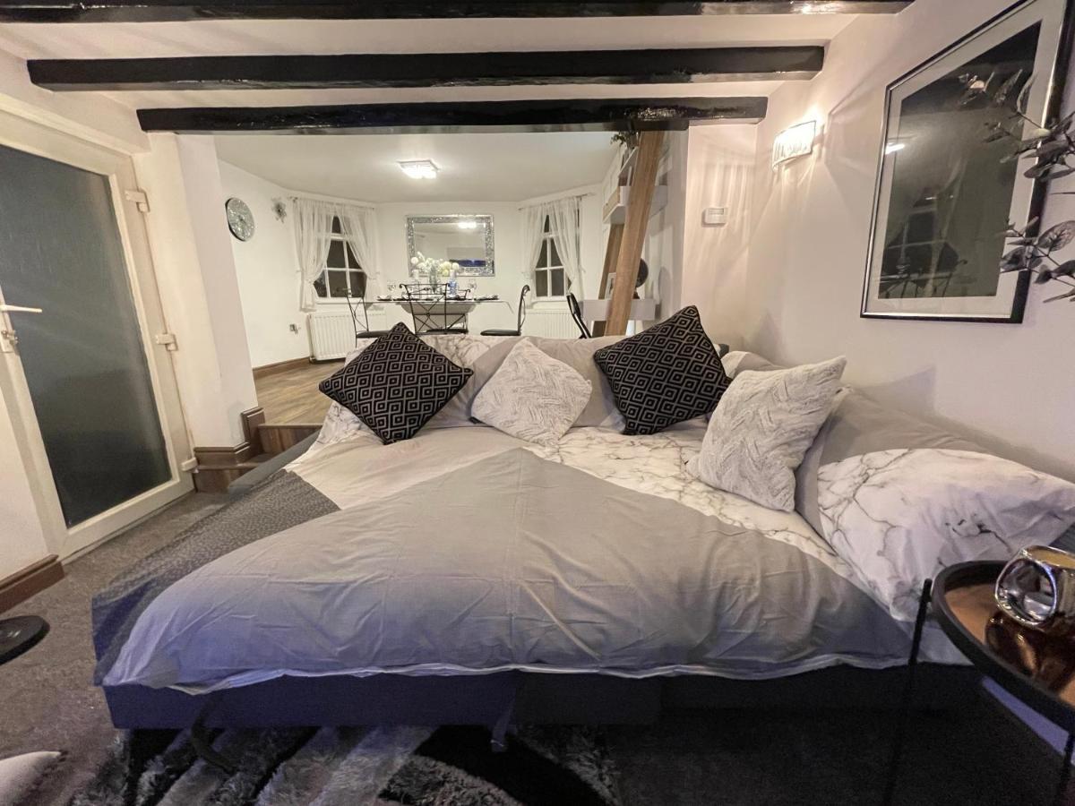 Tollgate House - Luxury Cozy Cottage - Huge Hot Tub - Alton Towers Чедл Экстерьер фото