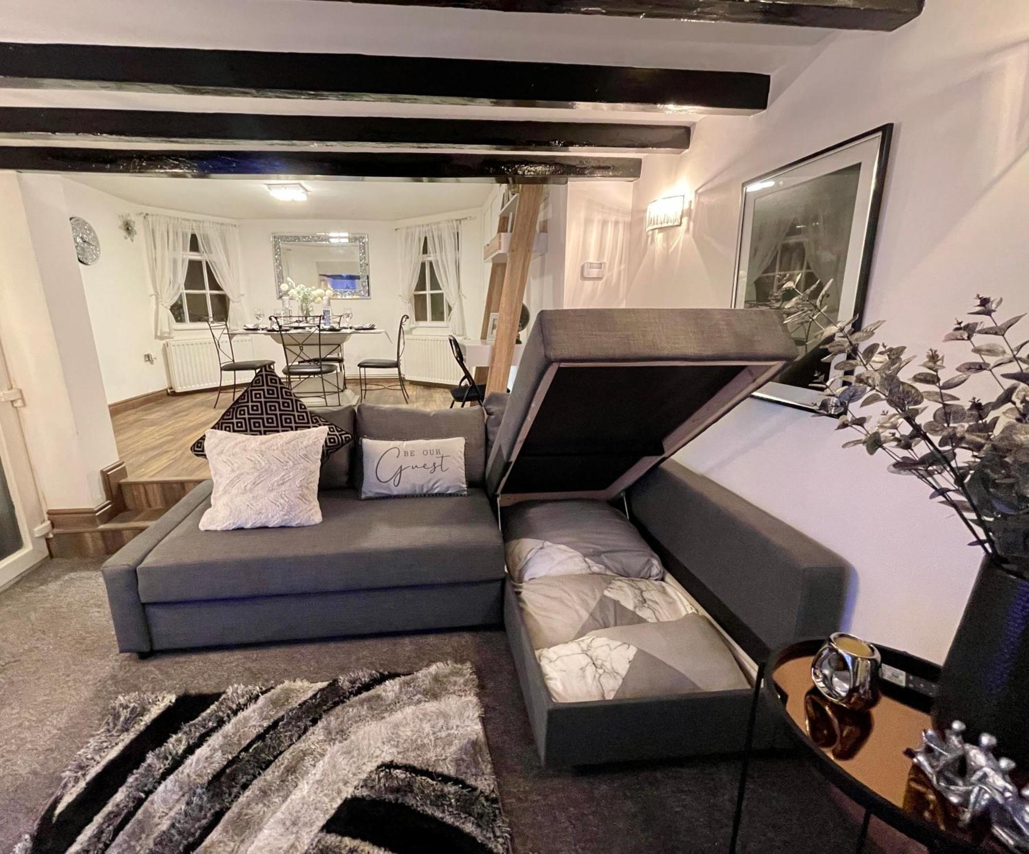 Tollgate House - Luxury Cozy Cottage - Huge Hot Tub - Alton Towers Чедл Экстерьер фото