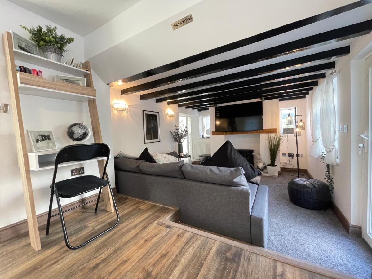 Tollgate House - Luxury Cozy Cottage - Huge Hot Tub - Alton Towers Чедл Экстерьер фото