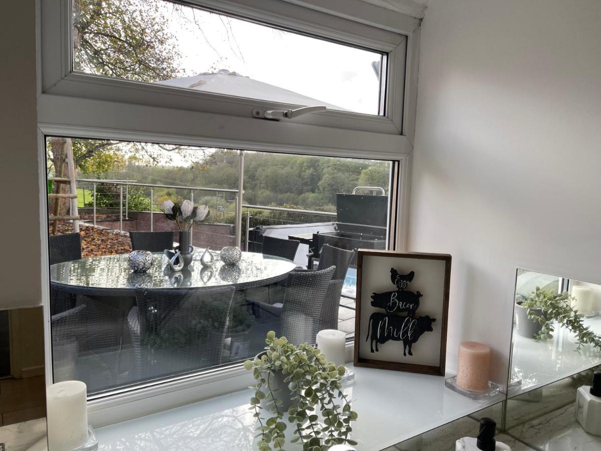 Tollgate House - Luxury Cozy Cottage - Huge Hot Tub - Alton Towers Чедл Экстерьер фото