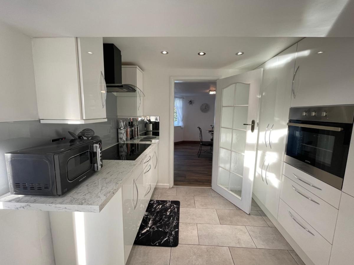Tollgate House - Luxury Cozy Cottage - Huge Hot Tub - Alton Towers Чедл Экстерьер фото