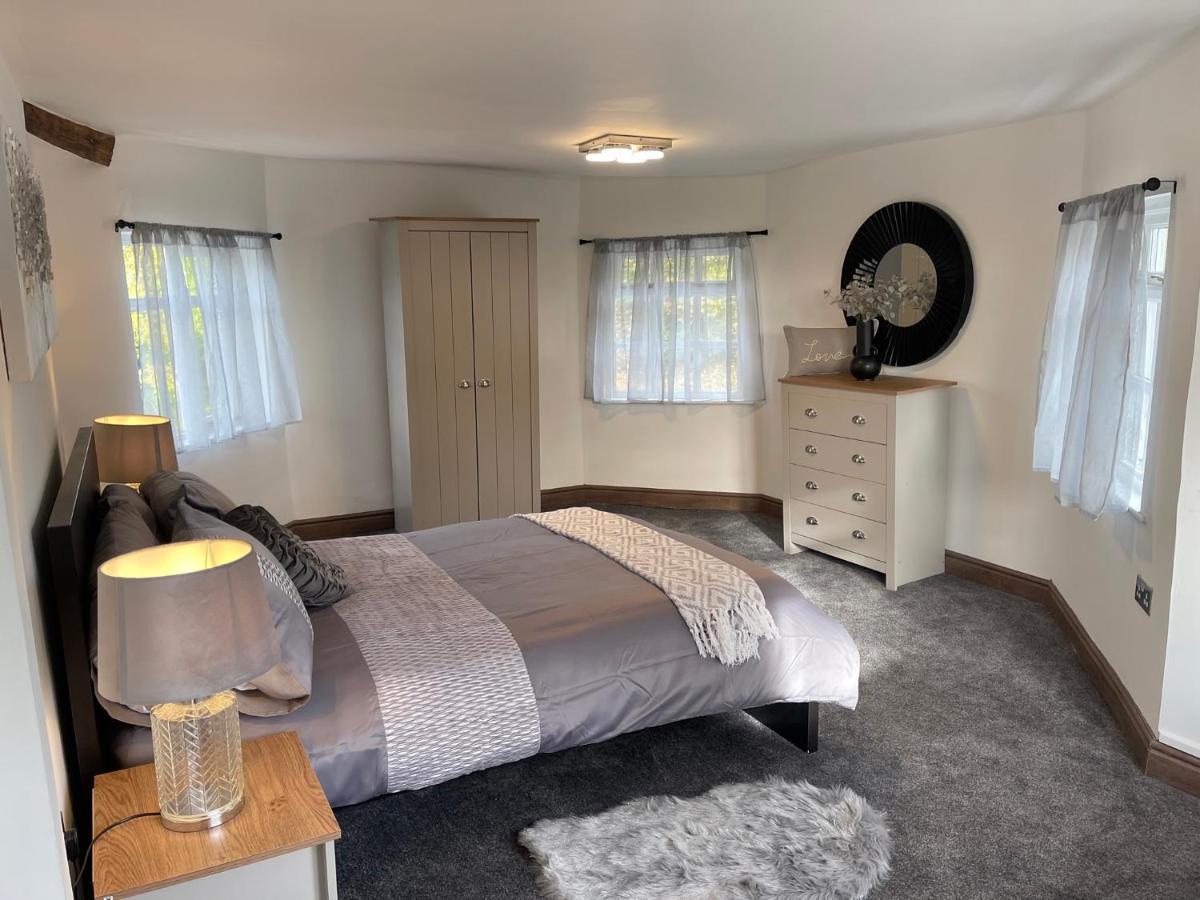 Tollgate House - Luxury Cozy Cottage - Huge Hot Tub - Alton Towers Чедл Экстерьер фото