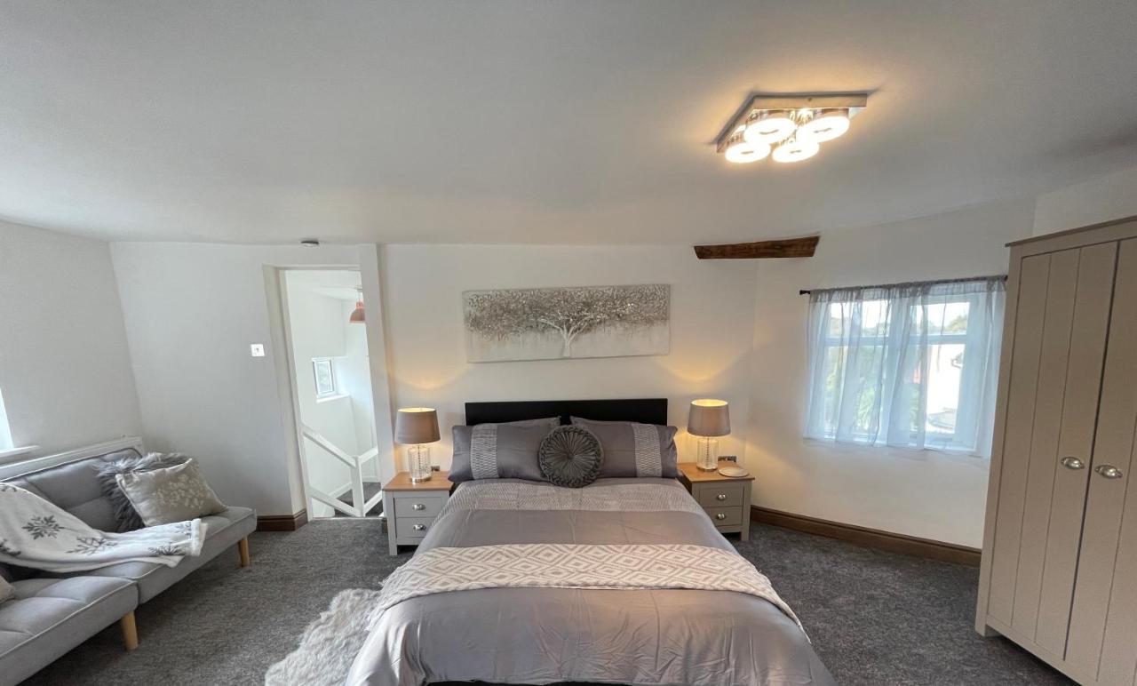 Tollgate House - Luxury Cozy Cottage - Huge Hot Tub - Alton Towers Чедл Экстерьер фото