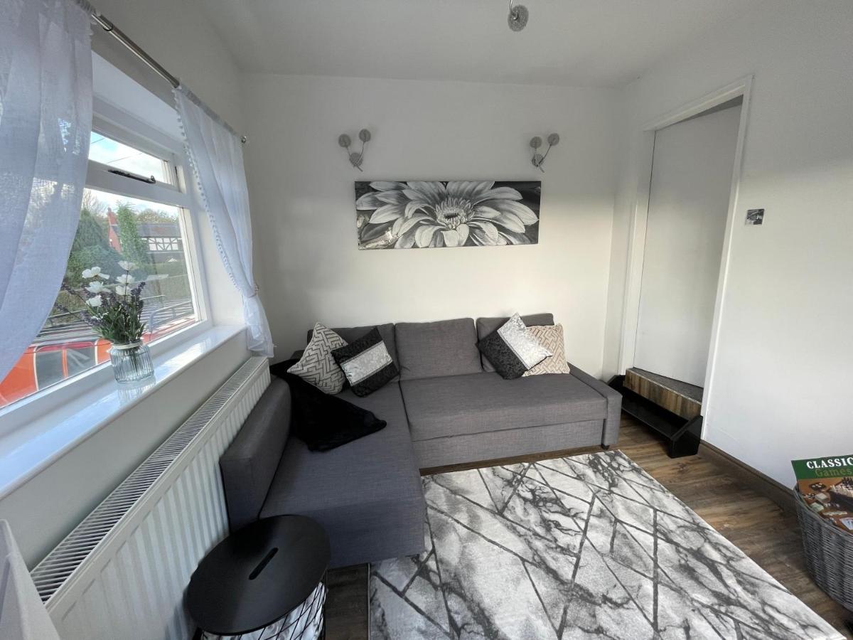 Tollgate House - Luxury Cozy Cottage - Huge Hot Tub - Alton Towers Чедл Экстерьер фото